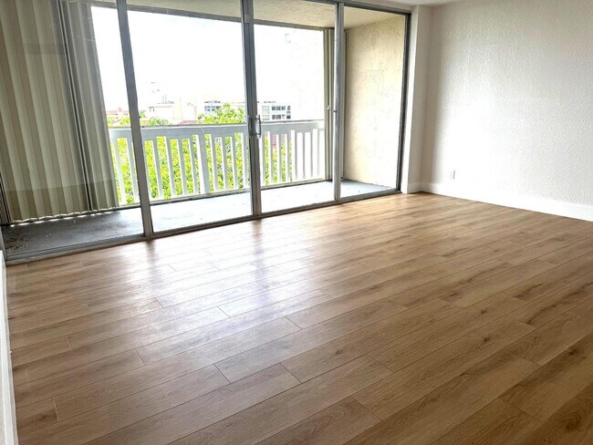 Foto del edificio - 7051 Environ Blvd