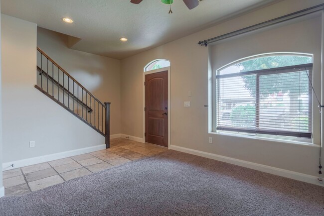 Foto del edificio - 3 Bedroom & 2.5 bathroom - Dog Friendly pr...