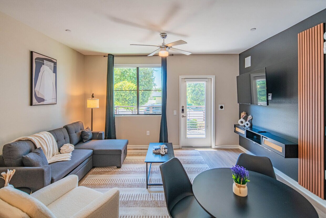 Foto principal - 777 E Stella Ln