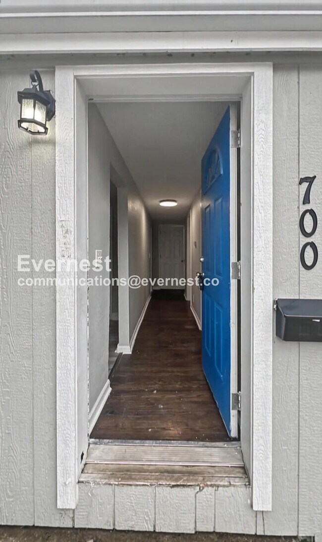 Building Photo - Spacious 3-Bedroom Home with Deck and Modern Appliances