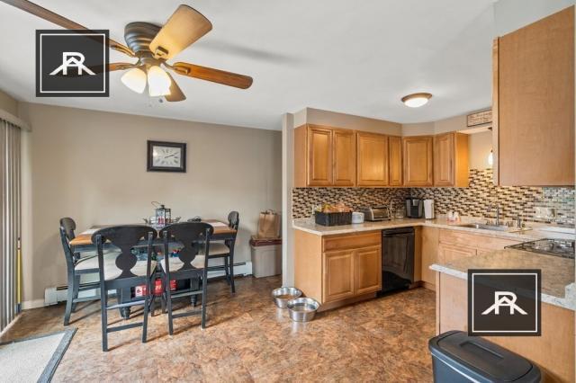 Foto del edificio - 3 bedroom in Newton MA 02460