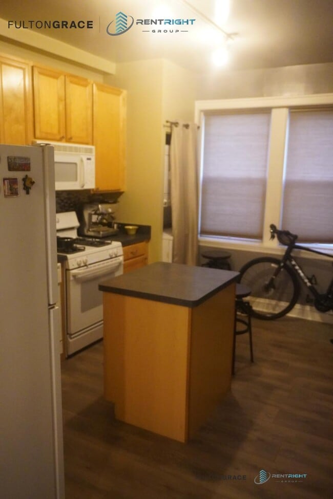 Building Photo - 1 bedroom in Chicago IL 60614