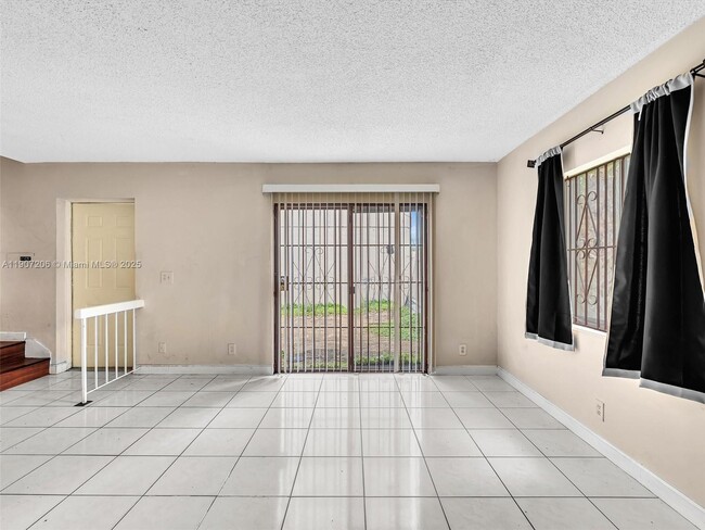 Foto del edificio - 5710 NW 21st St