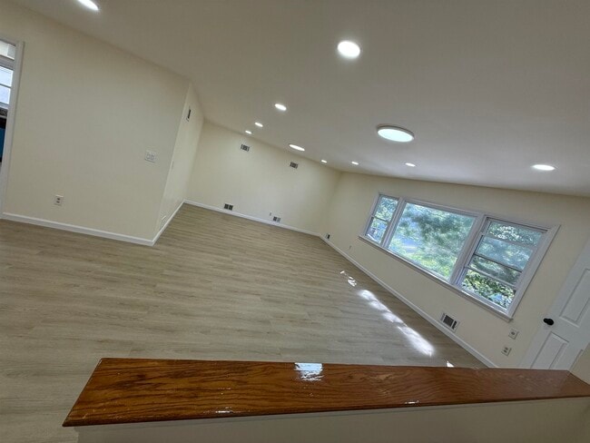 Building Photo - 588 Avenue A