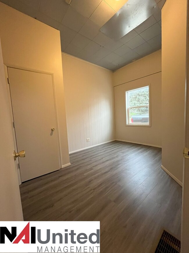 Building Photo - Two bedroom, One bathroom Unit for Rent