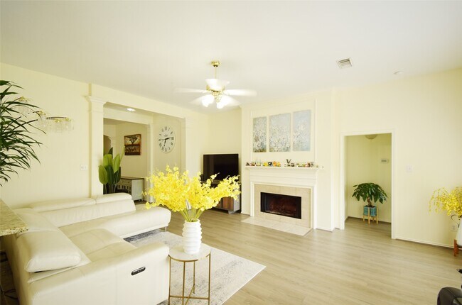 Foto del edificio - 3219 Summerland Dr