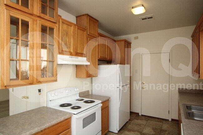Foto del edificio - 4229 W Irwin Ave