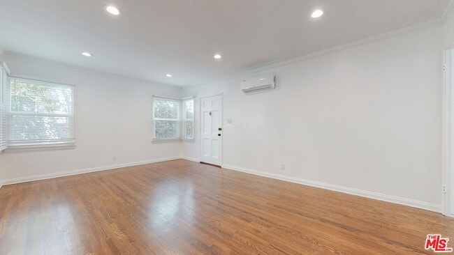 Building Photo - 3368 Rowena Ave