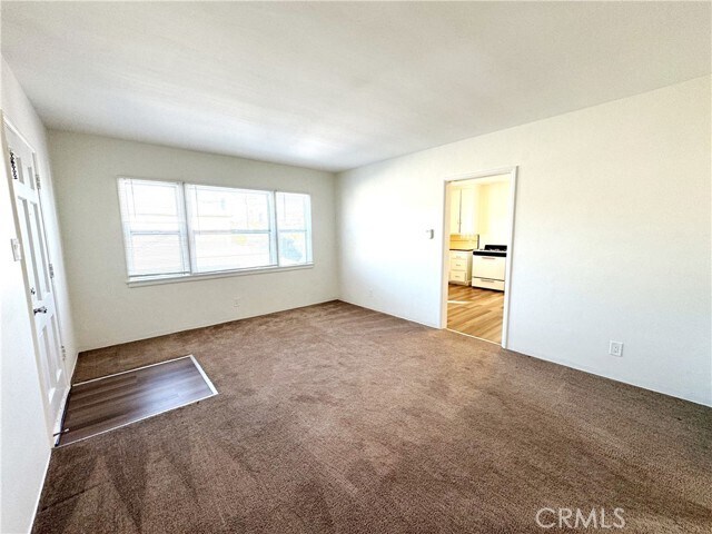 Building Photo - 660 W Glenoaks Blvd