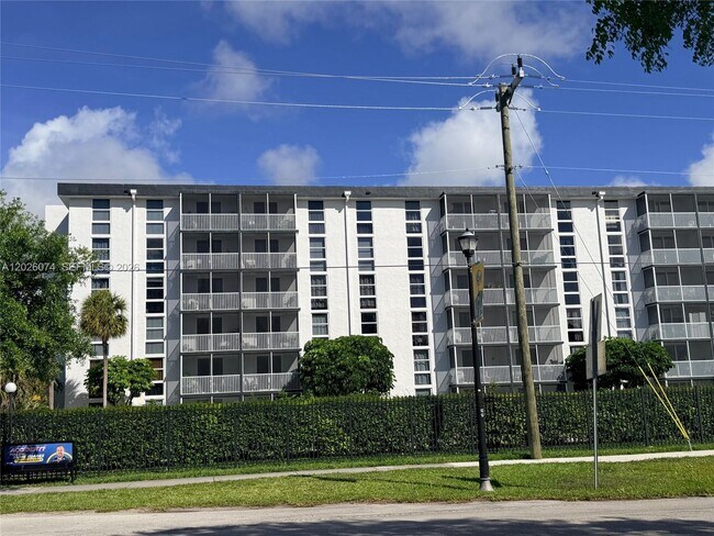 Foto del edificio - 16851 NE 23rd Ave