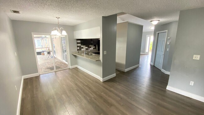 Foto del edificio - 3 Bedroom, 2 Bath POOL Home in Kissimmee!