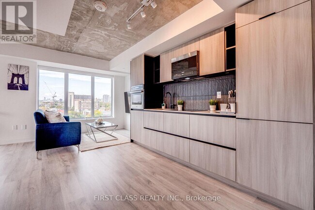 Building Photo - 2 Augusta Ave