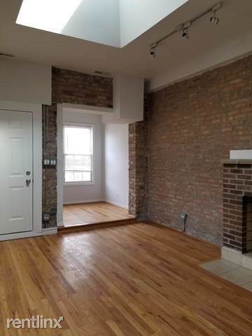 Building Photo - 823 N Damen Ave