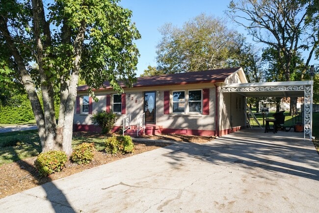 Building Photo - 228 Cherry Dr