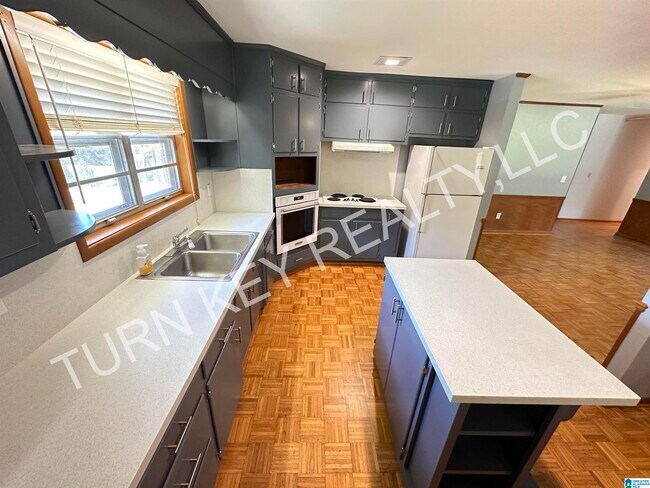 Foto del edificio - 6241 Leslie Dr