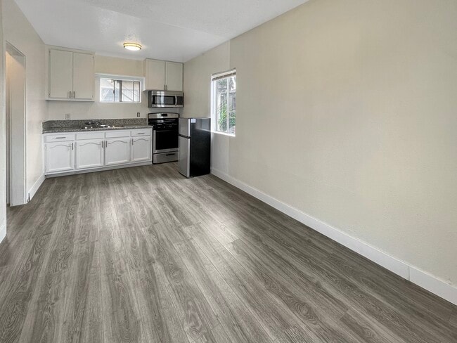 Building Photo - 1354 W 36th Pl