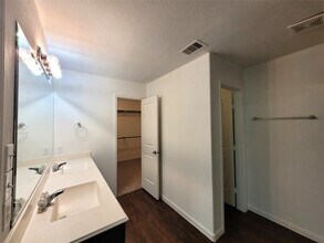 Building Photo - 13911 Cypress Meadows Dr