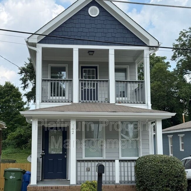 Photo - 142 Little St SE House