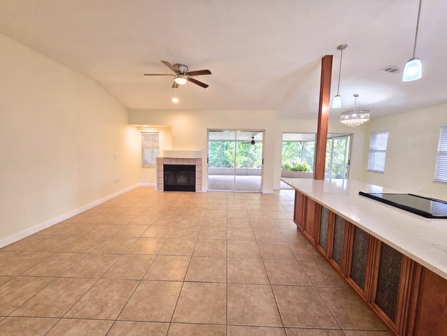 Building Photo - Stunning 3BR/ 2BA Home in The Trails Near UTC