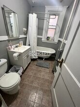 Building Photo - 463 Park Dr