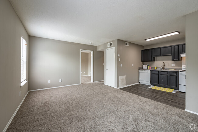 1BR, 1BA - Living Room Area - Timber Pointe