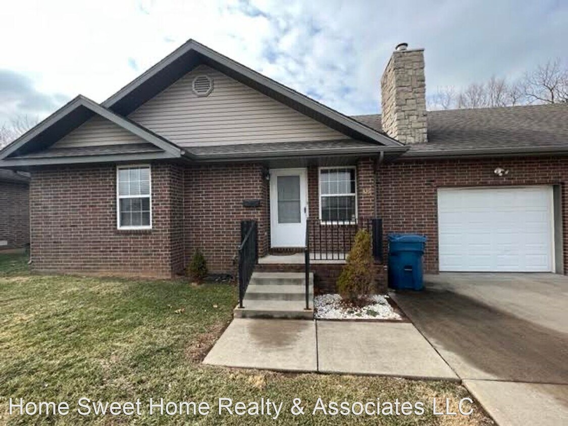 2 br, 1 bath House 329 S Teakwood Ave House Rental in Republic, MO
