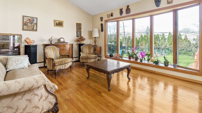 Building Photo - 20 Rockland Dr