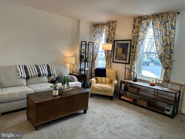Foto del edificio - 255 E Chestnut St