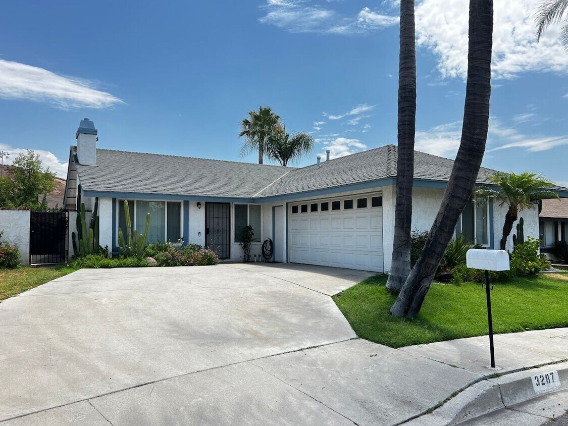 Foto principal - Cozy 3 Bedroom, 2 Bathroom Home by Shandin...
