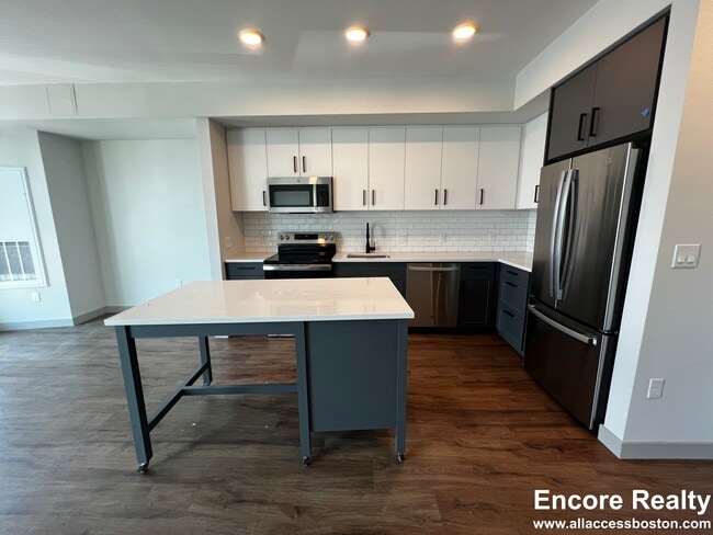 Building Photo - 80 Rugg Rd