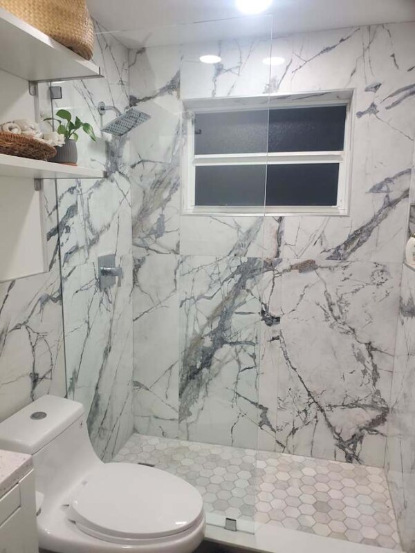 Foto del edificio - 240 NE 60th St