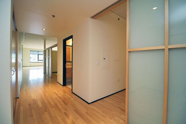 Foto del edificio - ONE MONTH FREE SPECIAL * Exceptional 1 bd ...
