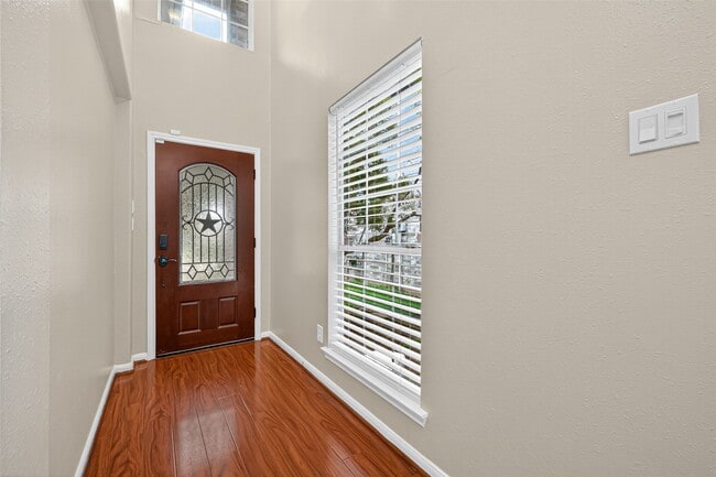 Foto del edificio - 647 Hollandbridge Ln