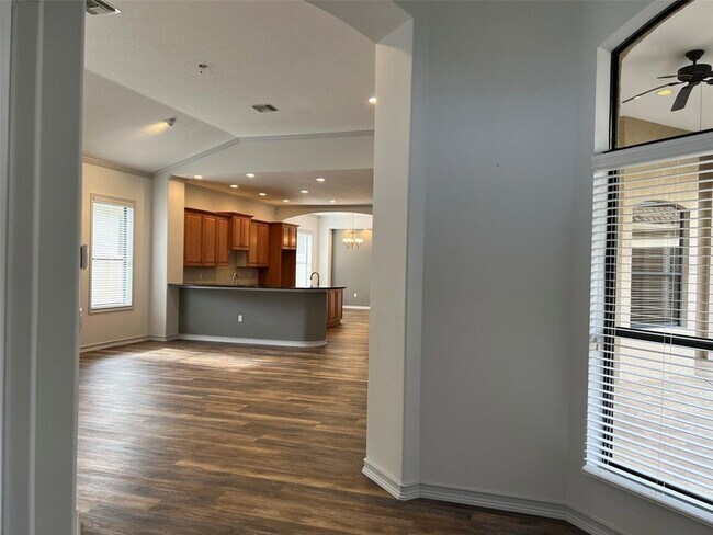 Foto del edificio - 5279 Visionary Ct