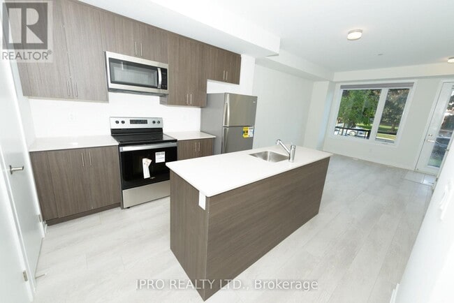 Photo du bâtiment - 3540-3540 Colonial Dr