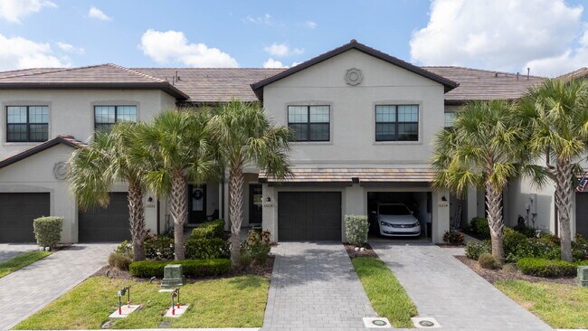 Foto del edificio - Newer-construction townhome in the highly desirable Lorraine Lakes