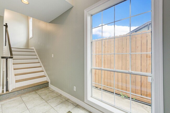 Foto del edificio - 3 bed, 3/1 bath updated townhome in the he...