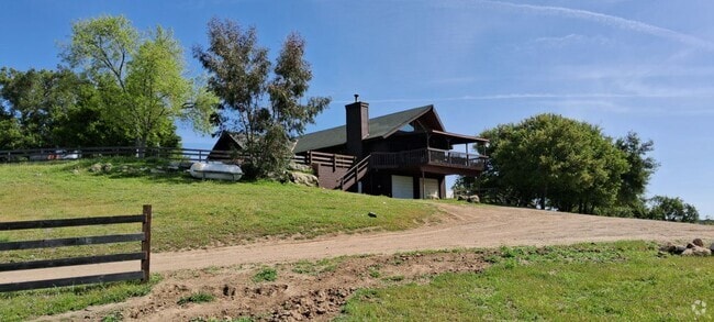 Building Photo - 2567 Hesperia Rd