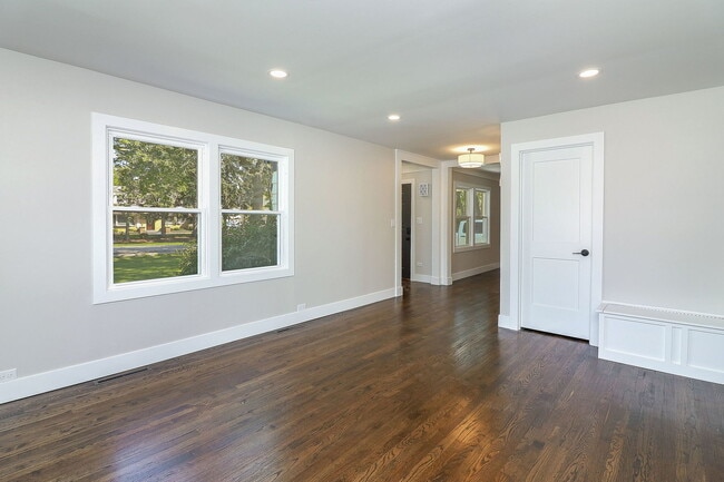 Building Photo - 4N150 5th Ave