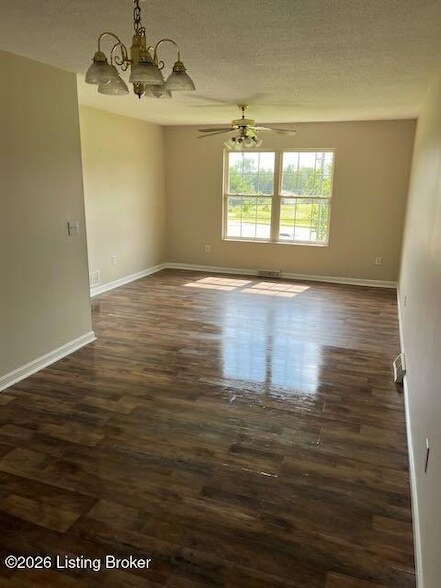 Foto del edificio - 1711B Cliff Ridge Ct