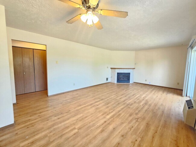 Foto del edificio - 12506 E 3rd Ave