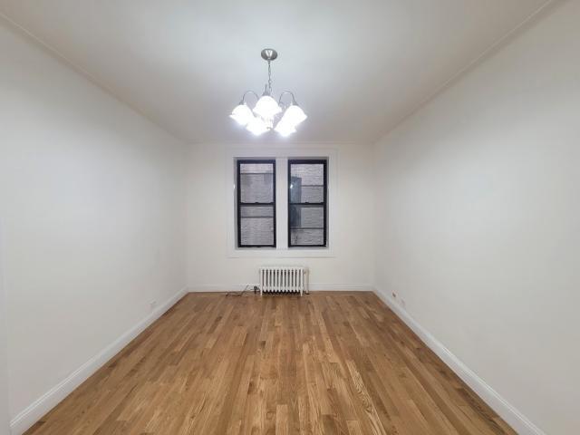 Foto del edificio - 1 bedroom in ASTORIA NY 11103