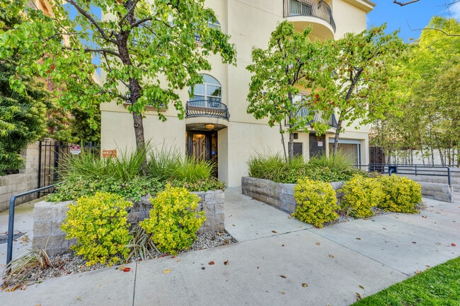 Building Photo - 5315 Bellingham Ave