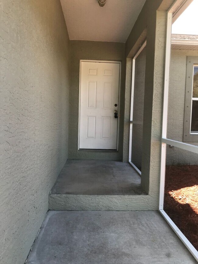 Foto del edificio - Nice 3 bedroom, all tile floors! Englewood...