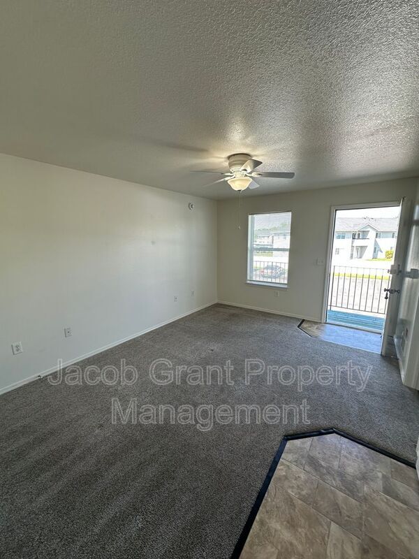 Building Photo - 1378 Curlew Ave