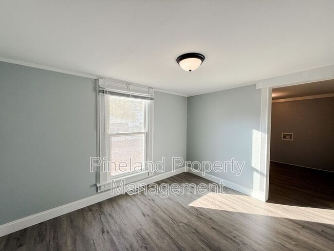 Building Photo - 413 E Donaldson Ave