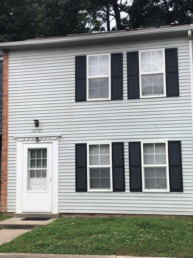 Foto del edificio - 12737 Woodside Ln