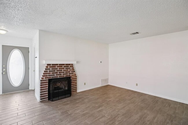 Foto del edificio - 8804 Cainwood Ln