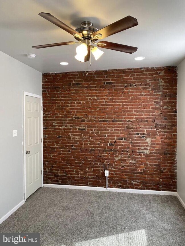 Building Photo - 3105 Frankford Ave