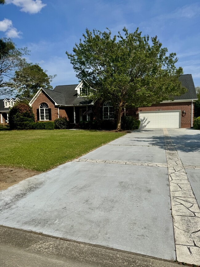 Building Photo - 513 Alexis Dr